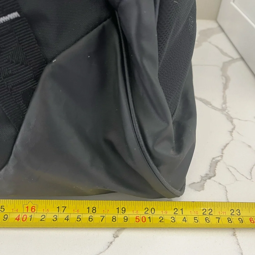 Under Armour, Black sports Duffel Bag